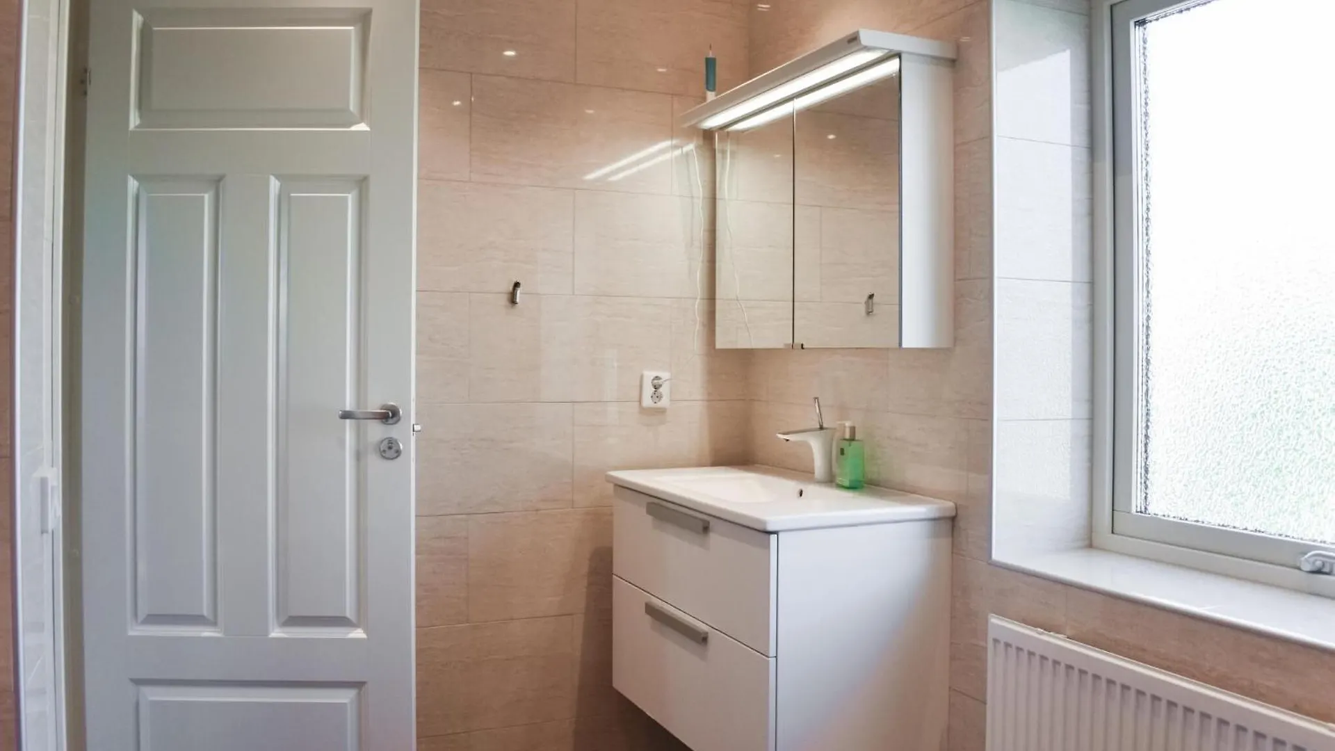 Semesterbostad Stunning Home In Malmoe With Jacuzzi Sverige